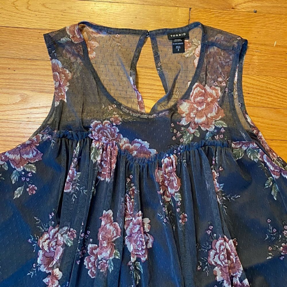 TORRID Sz 3 FLORAL swing tank top in lightweight poly blend - Picture 2 of 9